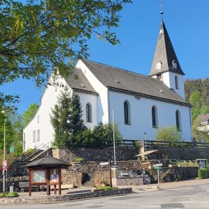 Kirche Dorfplatz Bontkirchen St. Vitus Wanderparkplatz